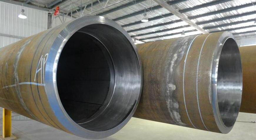 Cladded pipe